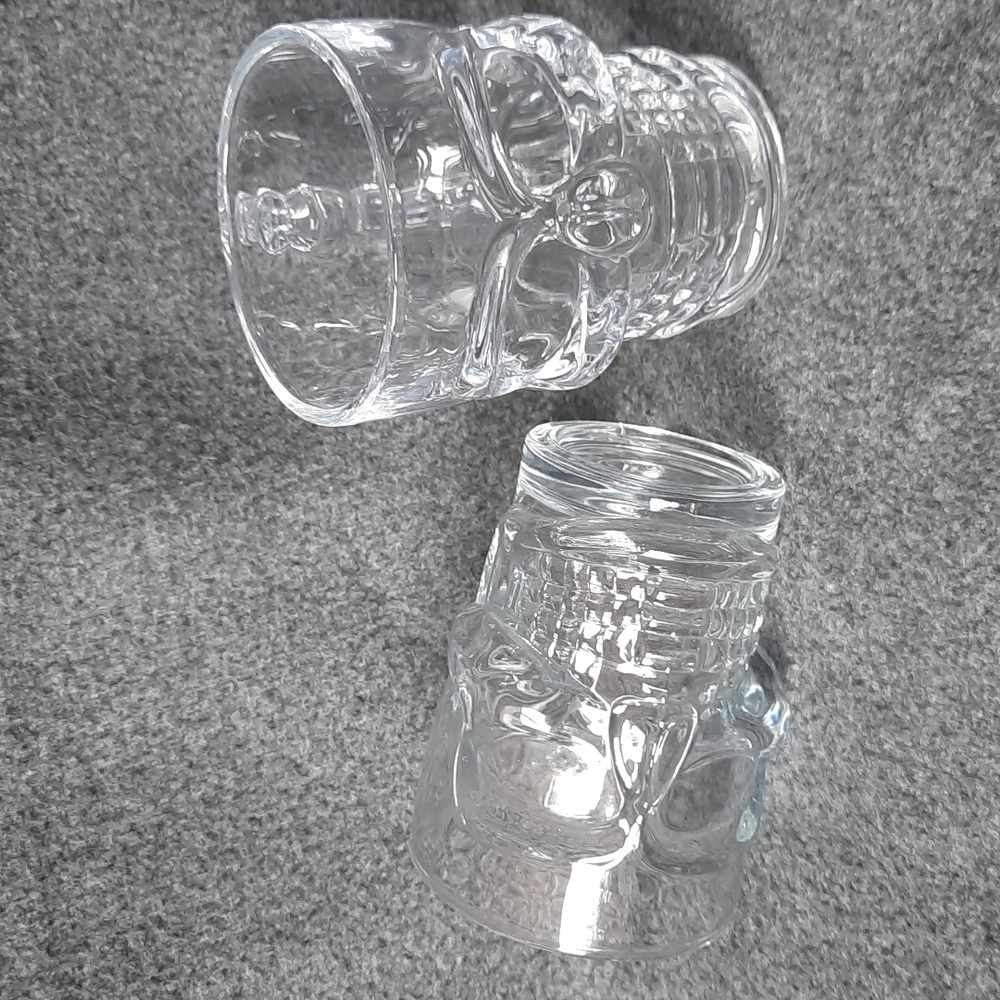 A Pair of Glass Skull Mugs - Picture 8 of 8